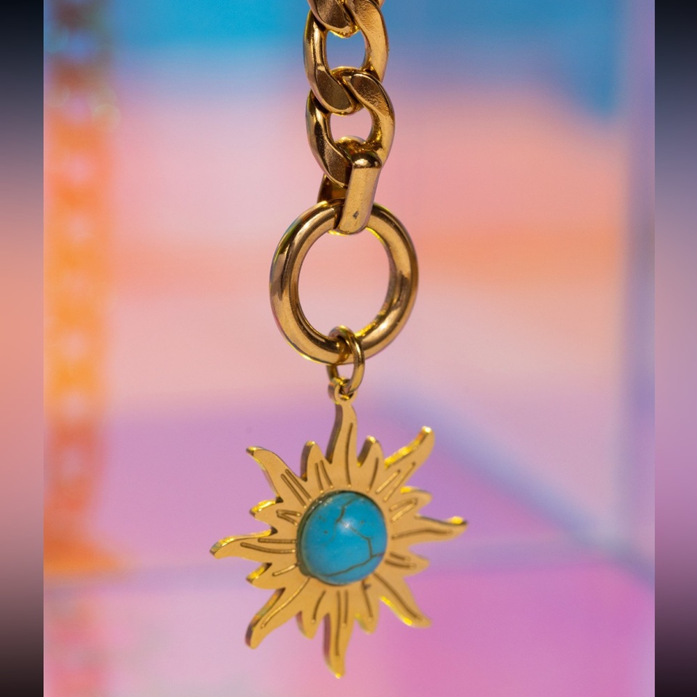 ๐ 18k Gold Sunburst Pendant Charm Necklace, Chunky Curb Chain Toggle Necklace - Picture 7 of 14